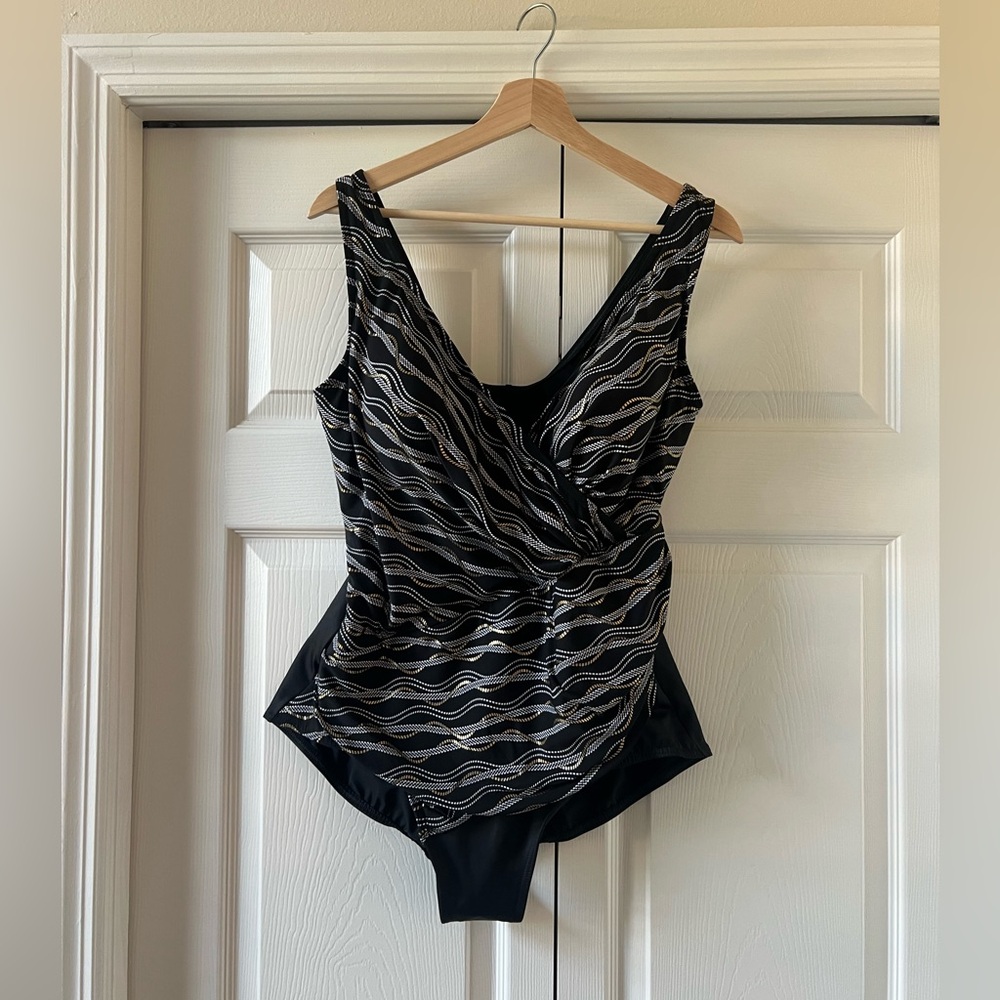 MIRACLE-SUIT plus size slimming tummy control linked Oceanus swimsuit - Picture 2 of 5